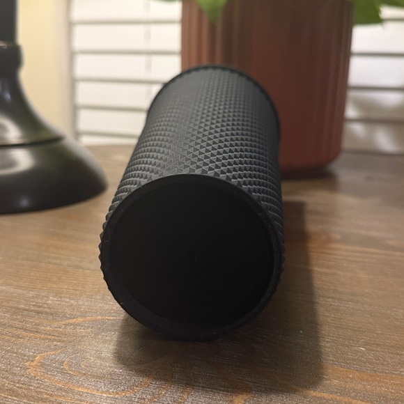 Starbucks Matte Black Tumbler Studded Venti 24 oz Cold Cup With Straw - Picture 6 of 8